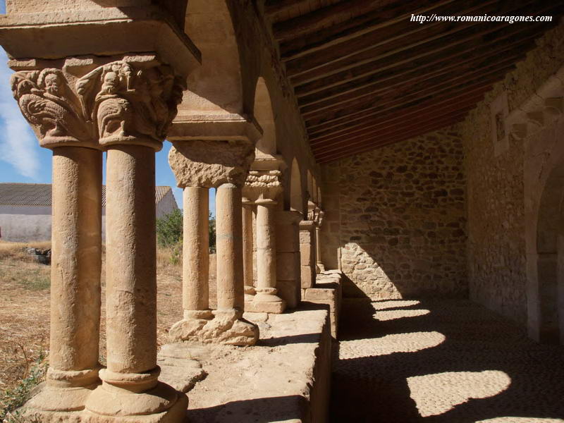 INTERIOR DE LA GALERA PORTICADA HACIA EL OESTE